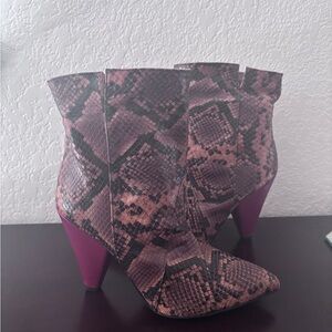 BNNU Suoli Snakeskin Ankle Boots